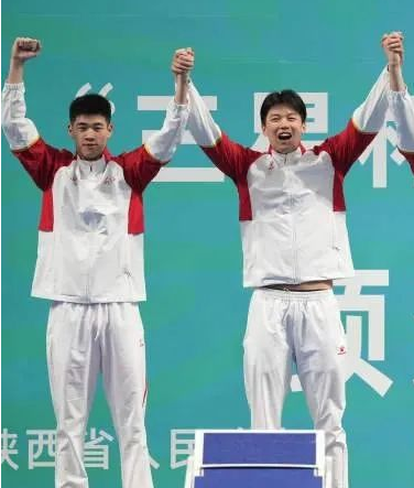 “宁泽涛接班人”被央视点赞,17岁游泳小将泳裤穿得真低! - 51虹马 “宁泽涛接班人”被央视点赞,17岁游泳小将泳裤穿得真低! - 51虹马