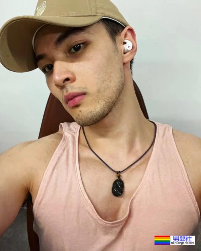 天理何在！这九头身薄肌小狼狗居然都25了？ - 51虹马