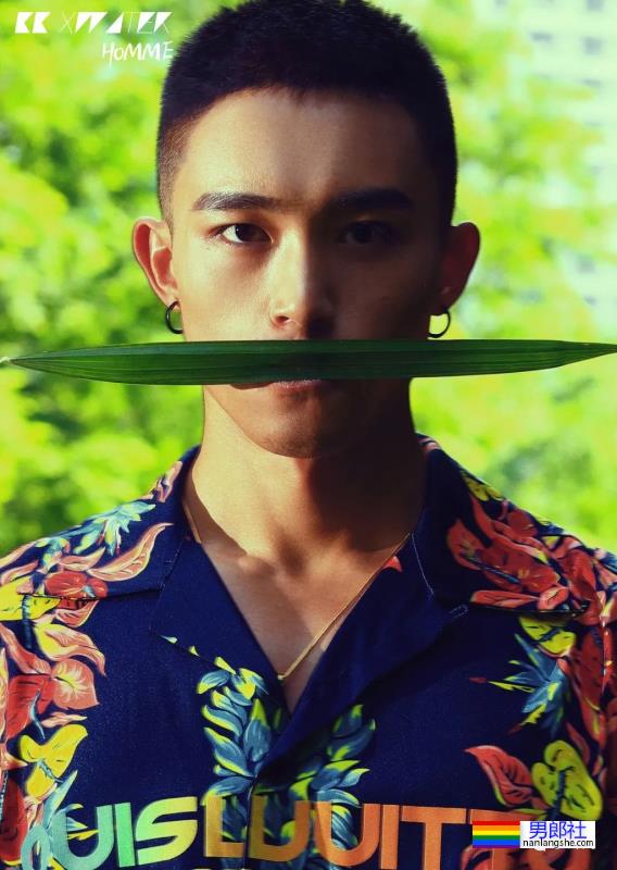 扒到了!青蛙头套皮下的肌肉男竟然是他…… - 51虹马 扒到了!青蛙头套皮下的肌肉男竟然是他…… - 51虹马