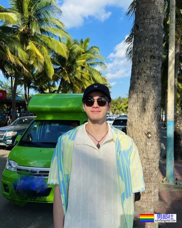 天理何在！这九头身薄肌小狼狗居然都25了？ - 51虹马