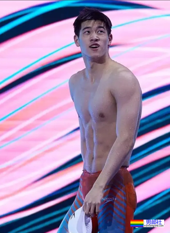 “宁泽涛接班人”被央视点赞，17岁游泳小将泳裤穿得真低！-51虹马