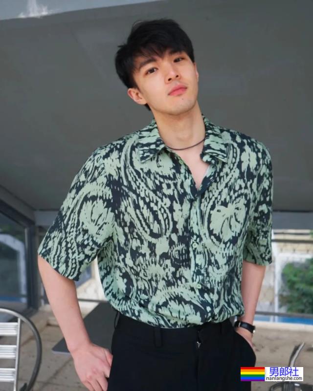 天理何在！这九头身薄肌小狼狗居然都25了？-51虹马