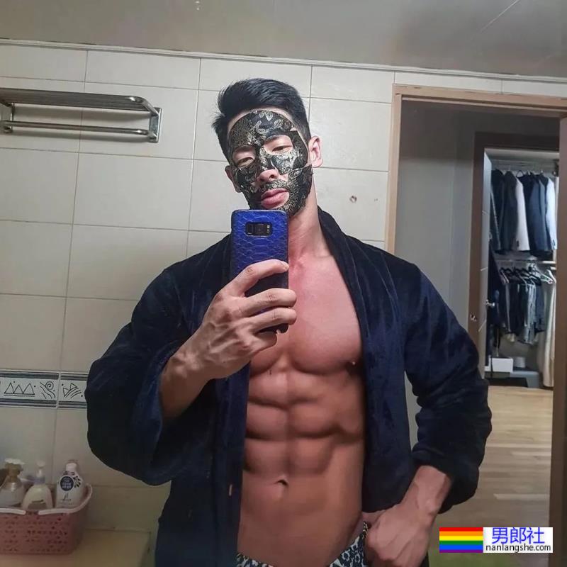 肌肉男网红被抓了，打残帅哥弟弟侵犯员工？他到底在发什么疯…… - 51虹马