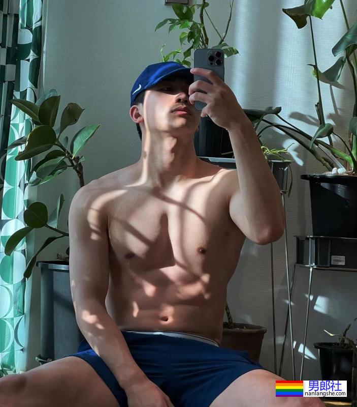 性感肌肉小哥 - 51虹马