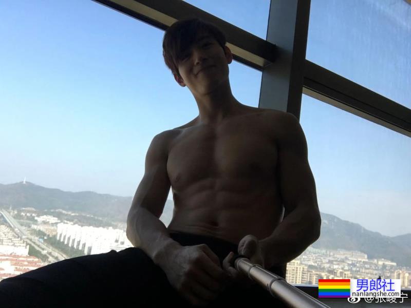 大二被海岩发掘进圈,38岁的他脱成这样却火不了! - 51虹马 大二被海岩发掘进圈,38岁的他脱成这样却火不了! - 51虹马