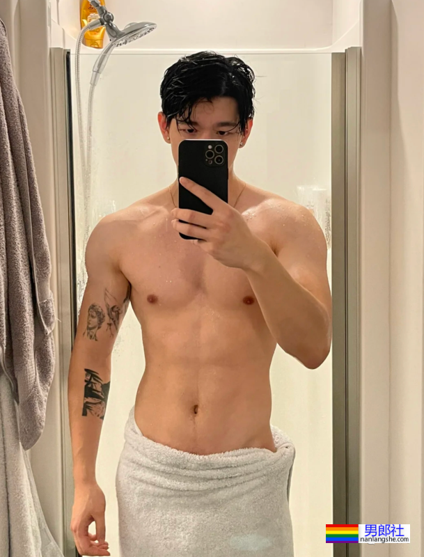 190cm肌肉男护士爆红，这身材也太绝了！ - 51虹马