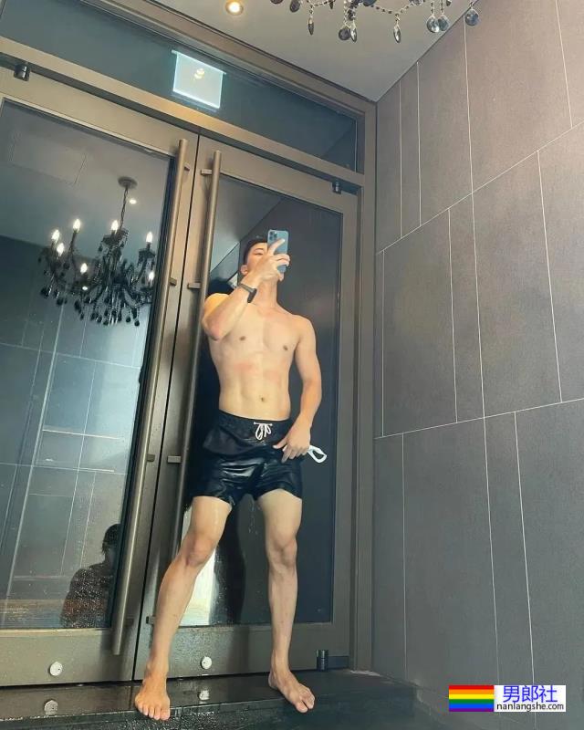 性感肌肉小哥 - 51虹马