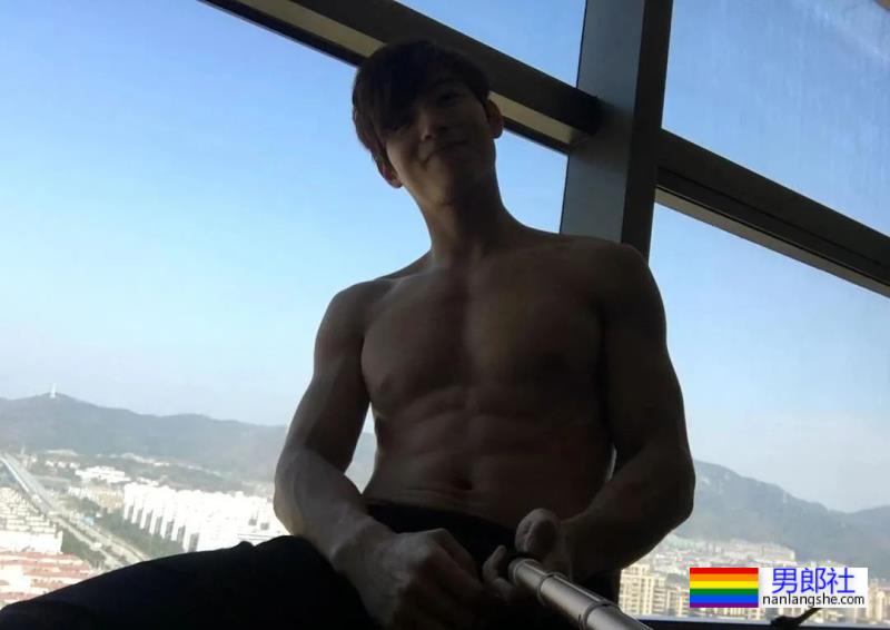 大二被海岩发掘进圈,38岁的他脱成这样却火不了! - 51虹马 大二被海岩发掘进圈,38岁的他脱成这样却火不了! - 51虹马