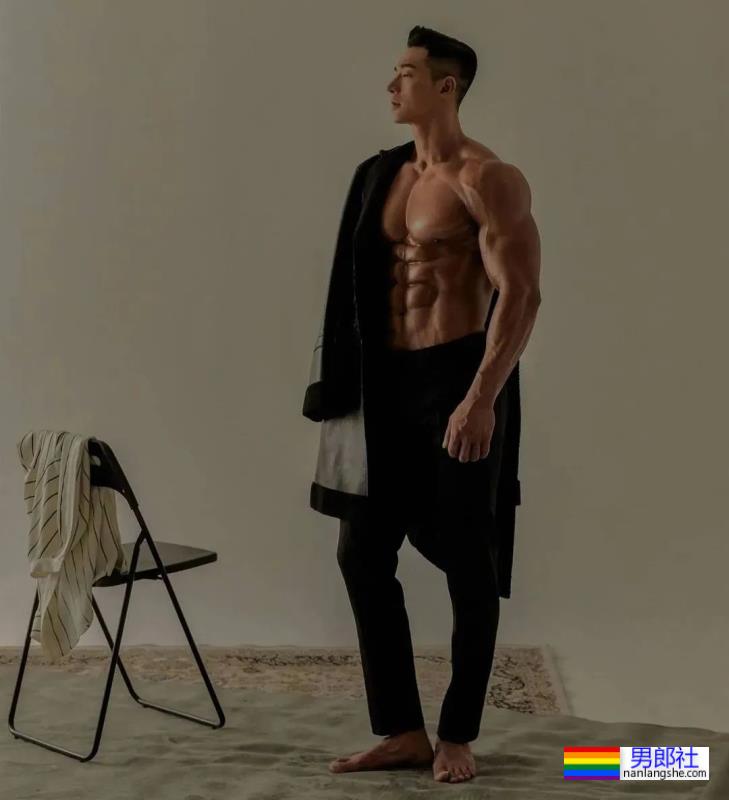 肌肉男网红被抓了，打残帅哥弟弟侵犯员工？他到底在发什么疯…… - 51虹马