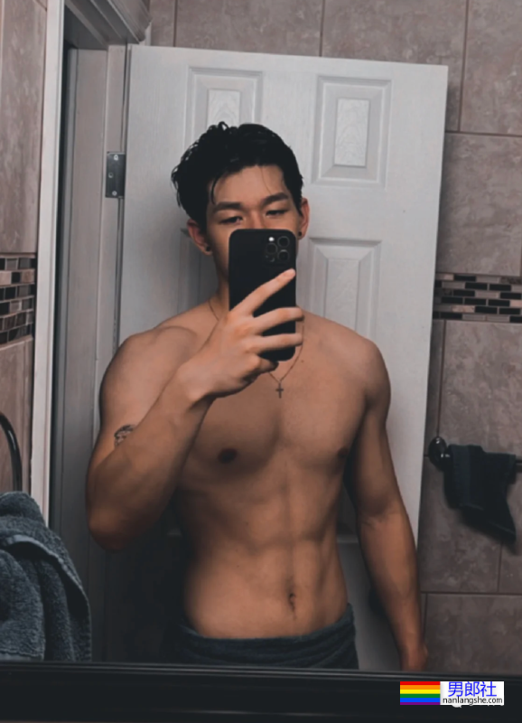 190cm肌肉男护士爆红，这身材也太绝了！ - 51虹马