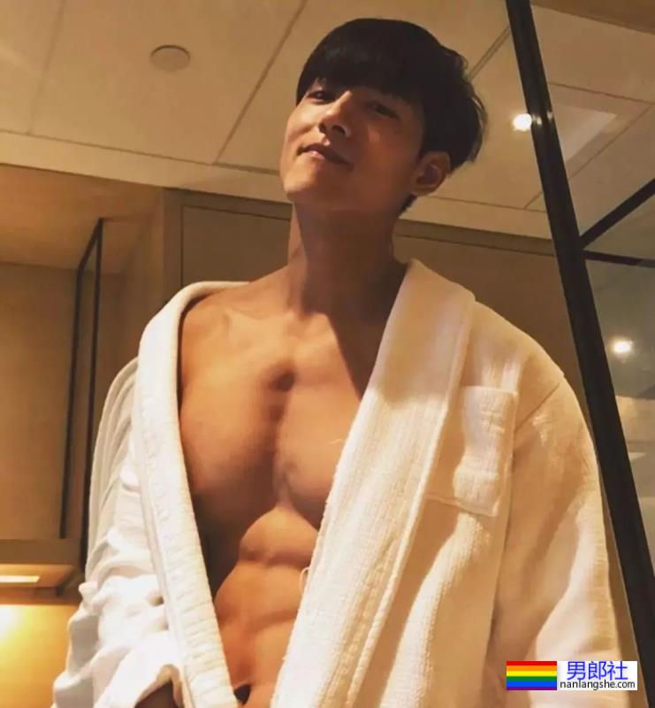 大二被海岩发掘进圈,38岁的他脱成这样却火不了! - 51虹马 大二被海岩发掘进圈,38岁的他脱成这样却火不了! - 51虹马