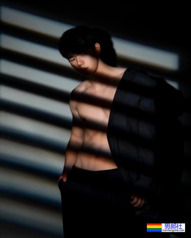 190cm肌肉男护士爆红，这身材也太绝了！ - 51虹马