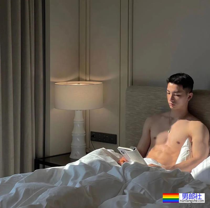 性感肌肉小哥 - 51虹马