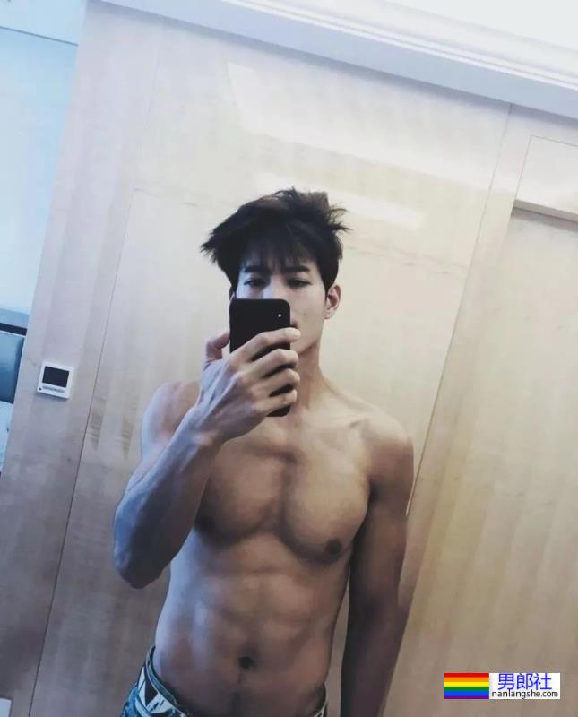 大二被海岩发掘进圈,38岁的他脱成这样却火不了! - 51虹马 大二被海岩发掘进圈,38岁的他脱成这样却火不了! - 51虹马