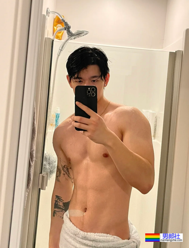 190cm肌肉男护士爆红，这身材也太绝了！ - 51虹马