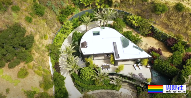 男富豪卷入35岁肌肉男模坠亡案！是后宫不得干政还是意外？ - 51虹马