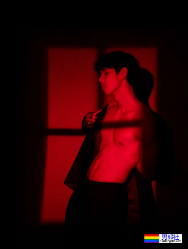 190cm肌肉男护士爆红，这身材也太绝了！ - 51虹马