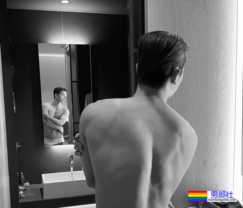 性感肌肉小哥 - 51虹马