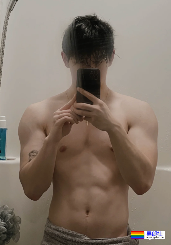 190cm肌肉男护士爆红，这身材也太绝了！ - 51虹马