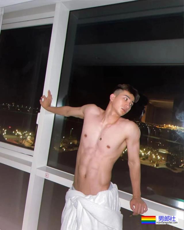 性感肌肉小哥 - 51虹马