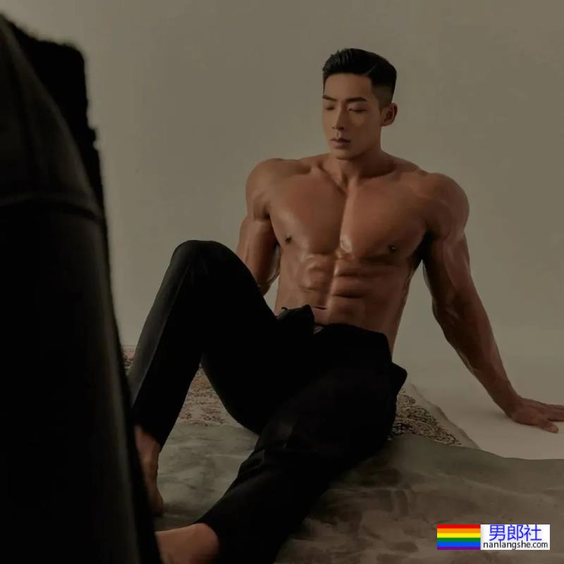 肌肉男网红被抓了，打残帅哥弟弟侵犯员工？他到底在发什么疯…… - 51虹马