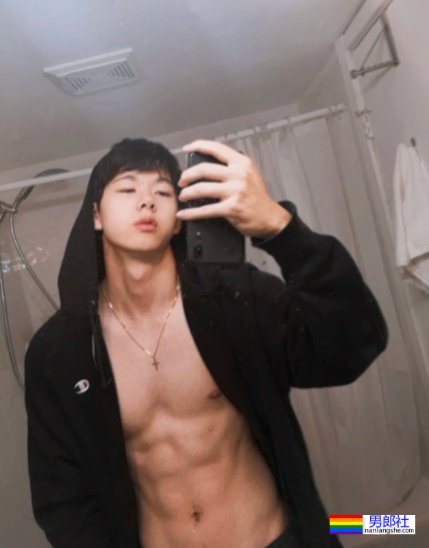 190cm肌肉男护士爆红，这身材也太绝了！ - 51虹马