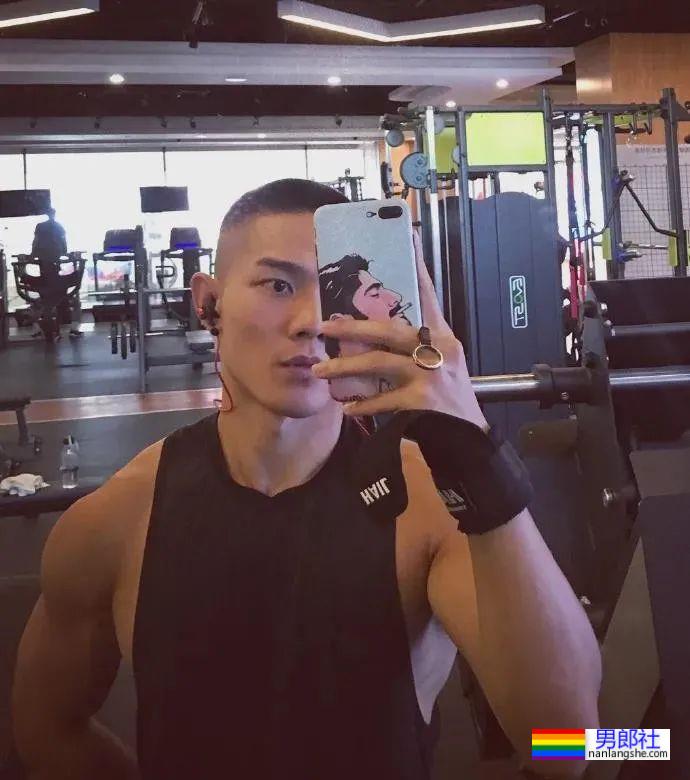 中国男生剃完寸头，也太帅太A了吧！ - 51虹马