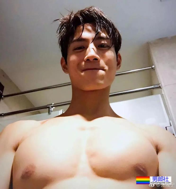 大二被海岩发掘进圈,38岁的他脱成这样却火不了! - 51虹马 大二被海岩发掘进圈,38岁的他脱成这样却火不了! - 51虹马