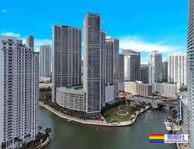 男富豪卷入35岁肌肉男模坠亡案！是后宫不得干政还是意外？ - 51虹马