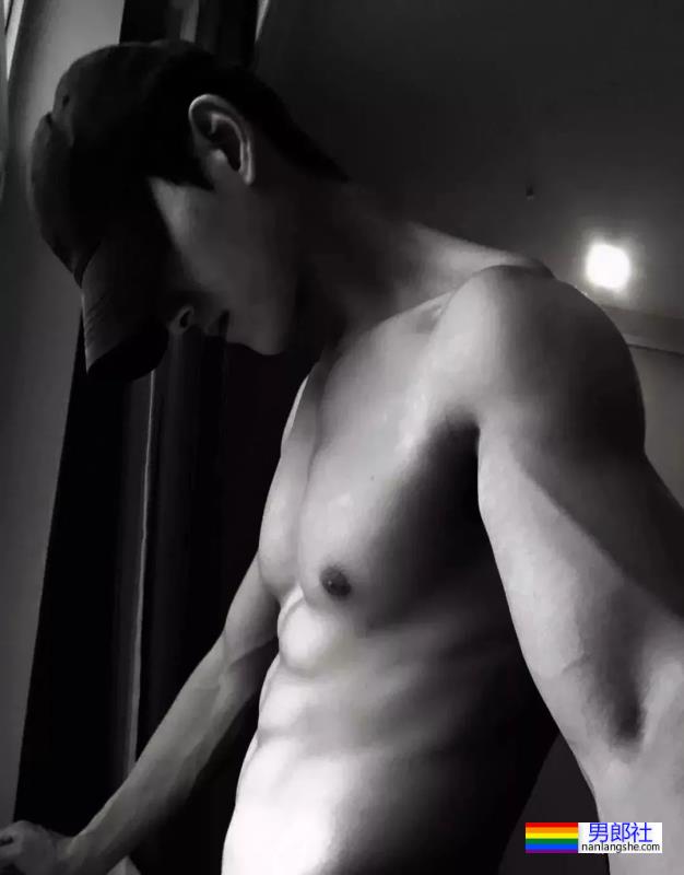 大二被海岩发掘进圈,38岁的他脱成这样却火不了! - 51虹马 大二被海岩发掘进圈,38岁的他脱成这样却火不了! - 51虹马