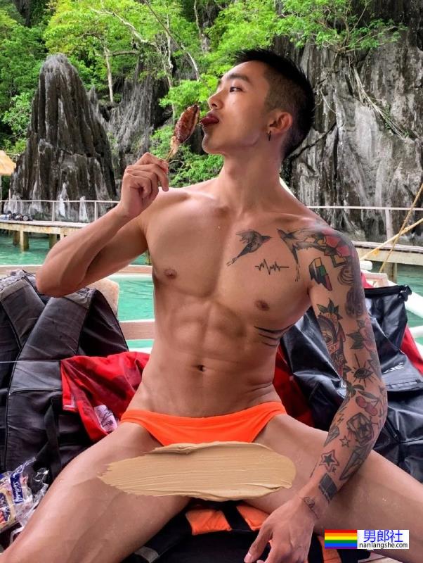 扒到了!青蛙头套皮下的肌肉男竟然是他…… - 51虹马 扒到了!青蛙头套皮下的肌肉男竟然是他…… - 51虹马