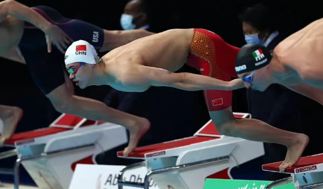 “宁泽涛接班人”被央视点赞,17岁游泳小将泳裤穿得真低! - 51虹马 “宁泽涛接班人”被央视点赞,17岁游泳小将泳裤穿得真低! - 51虹马