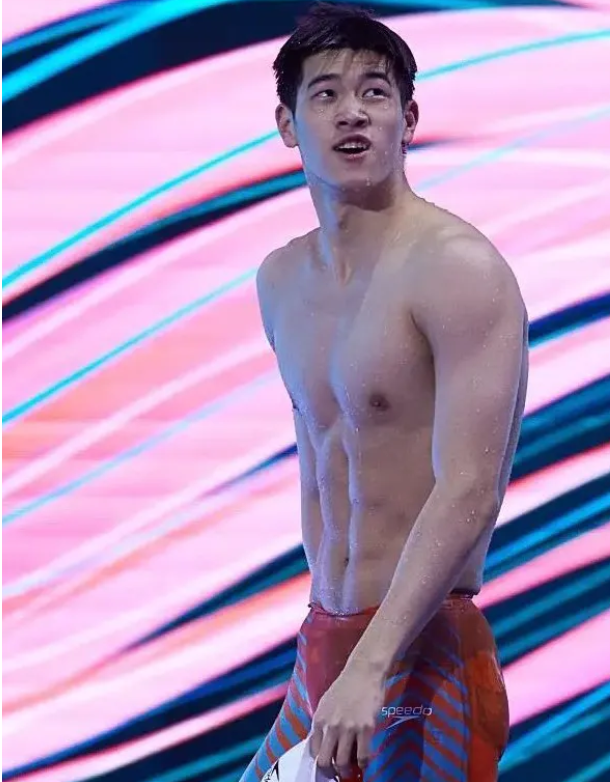 “宁泽涛接班人”被央视点赞,17岁游泳小将泳裤穿得真低! - 51虹马 “宁泽涛接班人”被央视点赞,17岁游泳小将泳裤穿得真低! - 51虹马