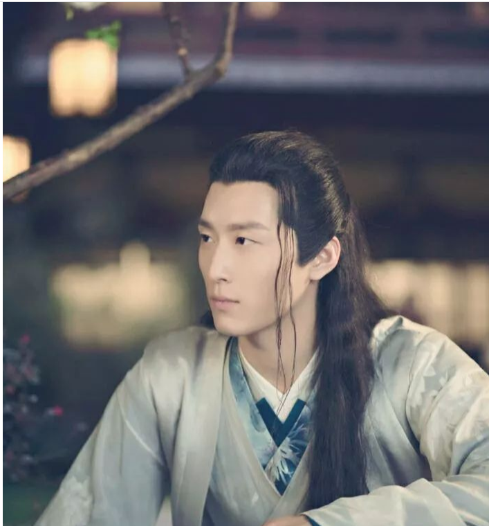 何超莲闺蜜爆料窦骁很大！胸毛旺盛的窦骁穿灰裤子证实力！ - 51虹马