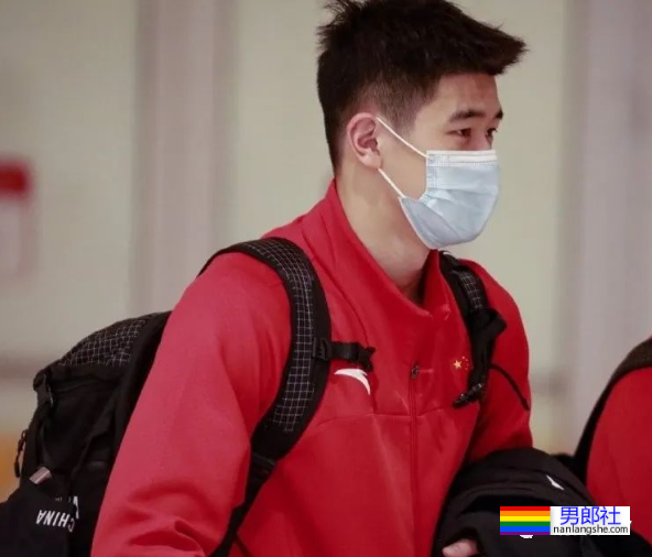 “宁泽涛接班人”被央视点赞,17岁游泳小将泳裤穿得真低! - 51虹马 “宁泽涛接班人”被央视点赞,17岁游泳小将泳裤穿得真低! - 51虹马