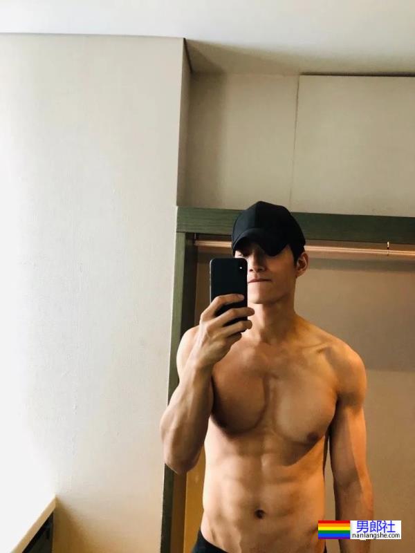 大二被海岩发掘进圈,38岁的他脱成这样却火不了! - 51虹马 大二被海岩发掘进圈,38岁的他脱成这样却火不了! - 51虹马