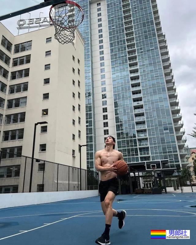 性感肌肉小哥 - 51虹马