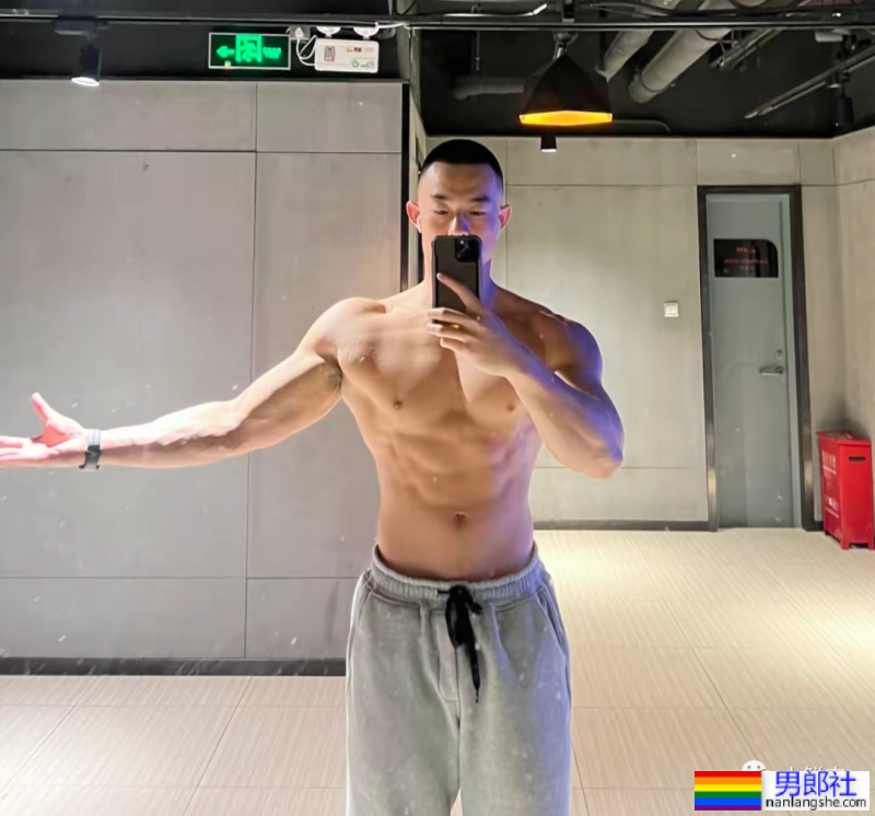 190cm寸头斯巴达猛男火了,这精壮身材想让人专访! - 51虹马 190cm寸头斯巴达猛男火了,这精壮身材想让人专访! - 51虹马