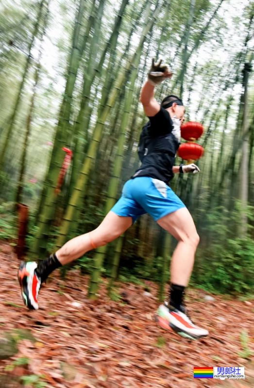 成都翘臀越野小哥火了！已经被大数据锁定噜… - 51虹马