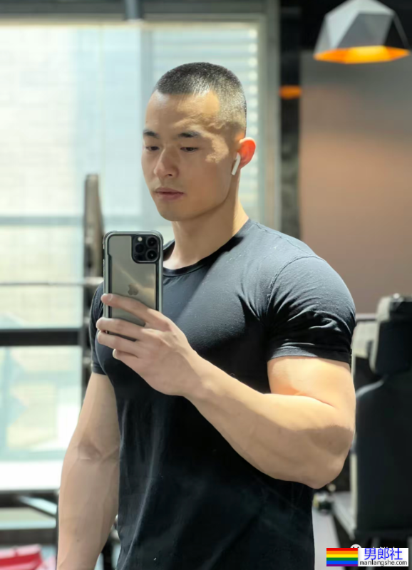 190cm寸头斯巴达猛男火了,这精壮身材想让人专访! - 51虹马 190cm寸头斯巴达猛男火了,这精壮身材想让人专访! - 51虹马