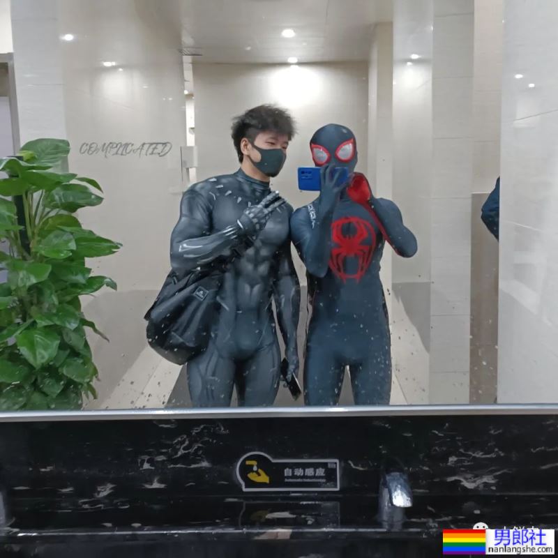 漫展走红的黑豹小哥找到了!脱了紧身衣的身材太A了! - 51虹马 漫展走红的黑豹小哥找到了!脱了紧身衣的身材太A了! - 51虹马