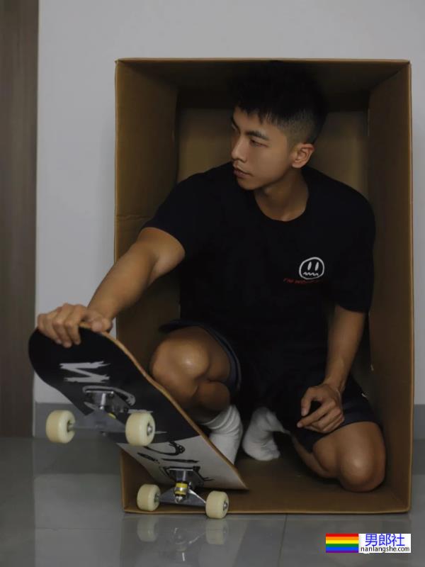 体育系快递员男友，盲盒隐藏款终于抽到了。 - 51虹马