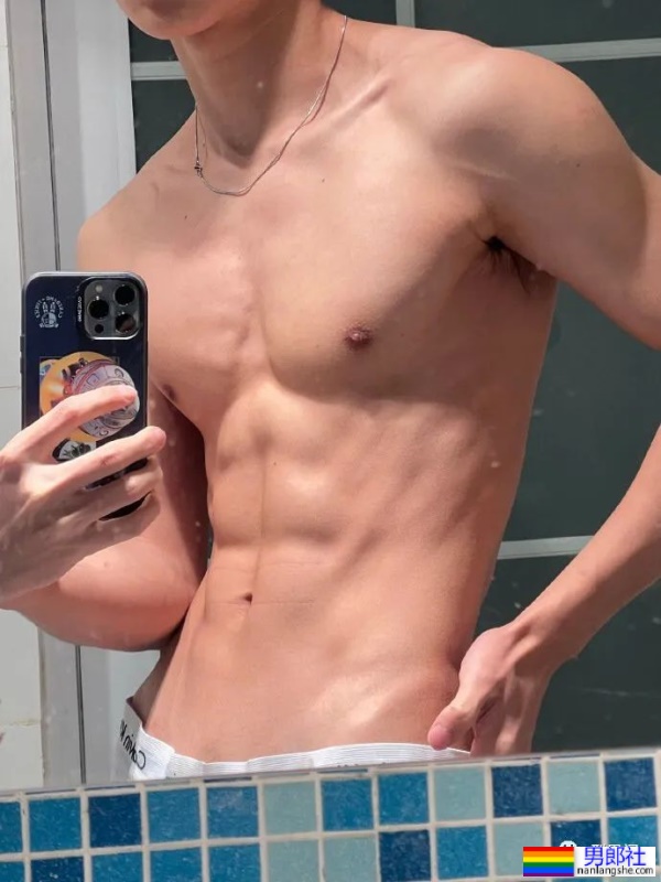 湖北帅气白皮小哥,正装下的身材尽然如此有料 - 51虹马 湖北帅气白皮小哥,正装下的身材尽然如此有料 - 51虹马