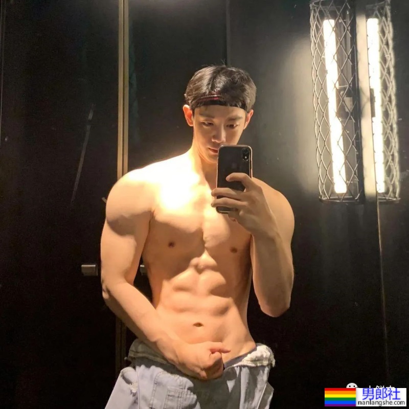 装直男上恋综大翻车!肌肉小哥被扒关注的全是通讯录…… - 51虹马 装直男上恋综大翻车!肌肉小哥被扒关注的全是通讯录…… - 51虹马