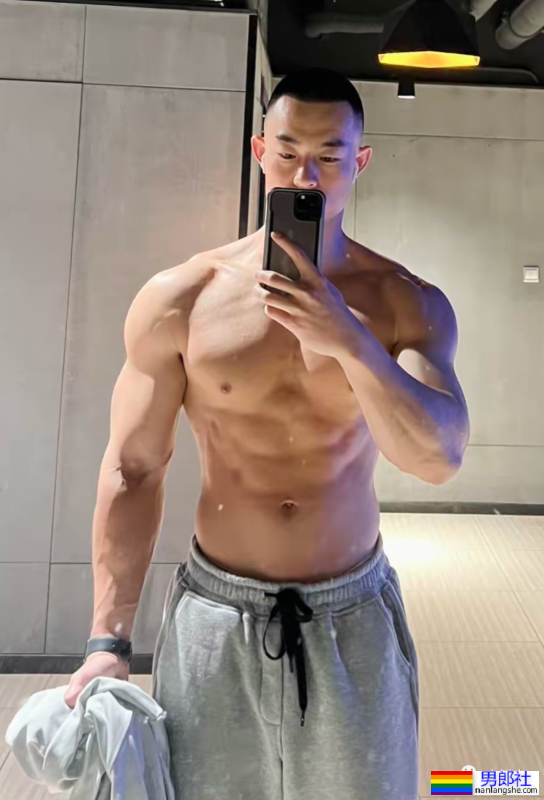 190cm寸头斯巴达猛男火了,这精壮身材想让人专访! - 51虹马 190cm寸头斯巴达猛男火了,这精壮身材想让人专访! - 51虹马