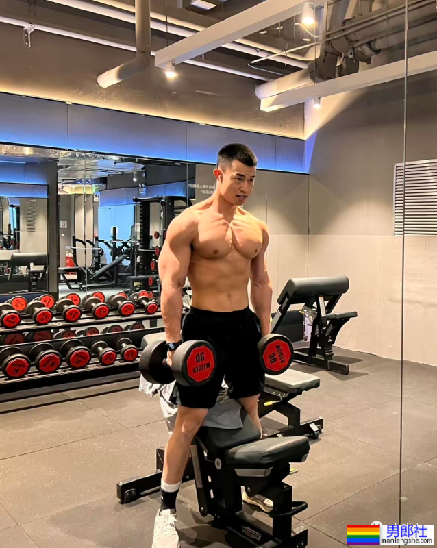 190cm寸头斯巴达猛男火了,这精壮身材想让人专访! - 51虹马 190cm寸头斯巴达猛男火了,这精壮身材想让人专访! - 51虹马