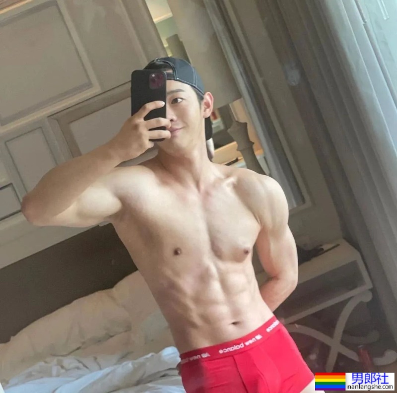 装直男上恋综大翻车!肌肉小哥被扒关注的全是通讯录…… - 51虹马 装直男上恋综大翻车!肌肉小哥被扒关注的全是通讯录…… - 51虹马