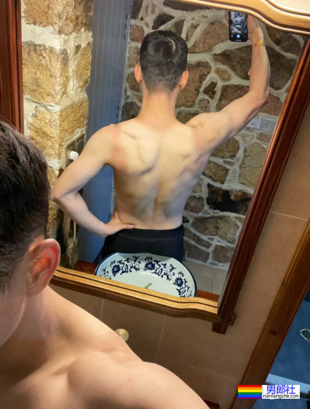 成都翘臀越野小哥火了！已经被大数据锁定噜… - 51虹马