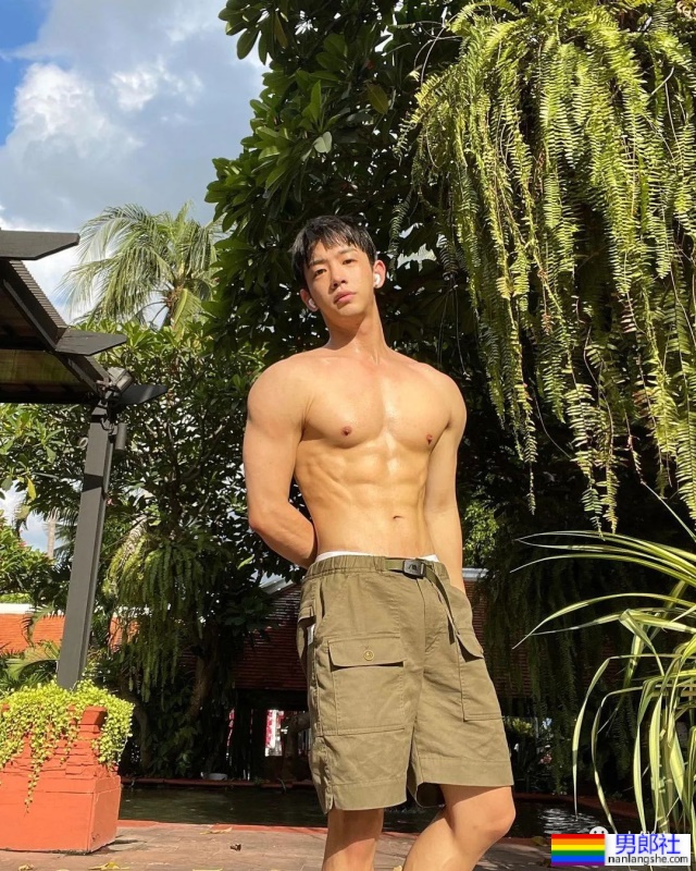 装直男上恋综大翻车!肌肉小哥被扒关注的全是通讯录…… - 51虹马 装直男上恋综大翻车!肌肉小哥被扒关注的全是通讯录…… - 51虹马