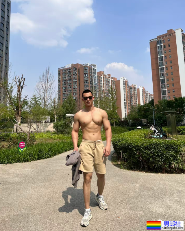 190cm寸头斯巴达猛男火了,这精壮身材想让人专访! - 51虹马 190cm寸头斯巴达猛男火了,这精壮身材想让人专访! - 51虹马